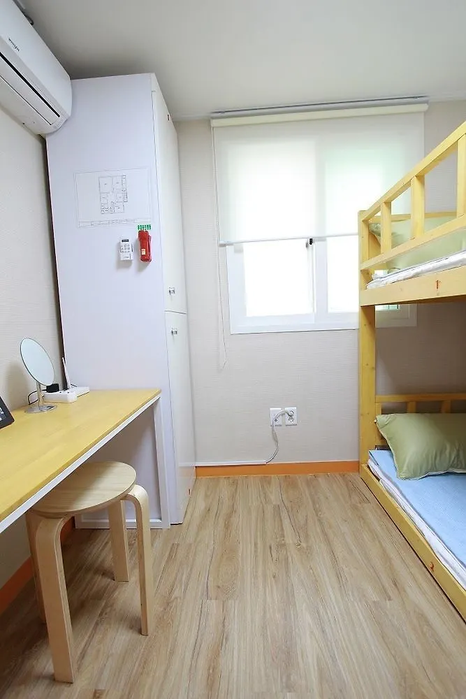 بيت شباب سيول Cocoonstay Hongik Univ. Station